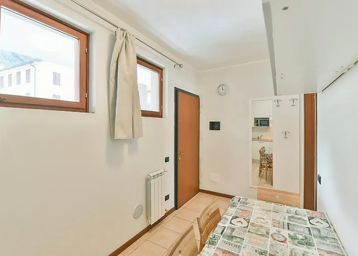 Voor 6 Personen, Aan Het Comomeer