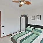 Voor 6 Personen, Aan Het Comomeer Daire