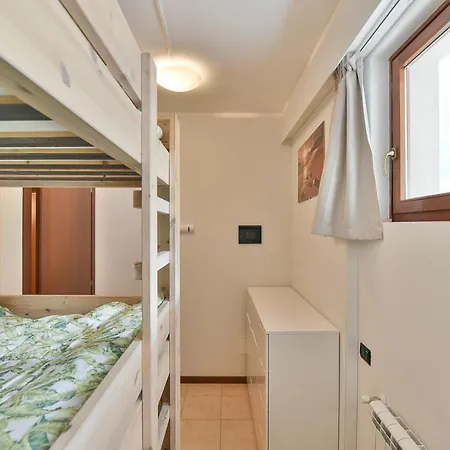 Voor 6 Personen, Aan Het Comomeer * Acquaseria