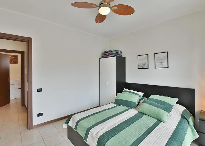 Voor 6 Personen, Aan Het Comomeer Apartment